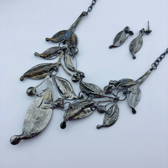 Statement Silver Tone Leaf Necklace & Earring Set - Picture 7 of 8
